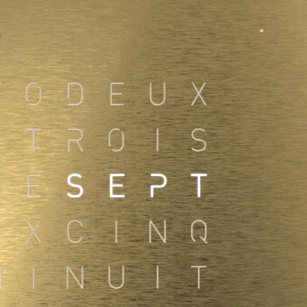 QLOCKTWO EARTH 13.5 | Golden Legend