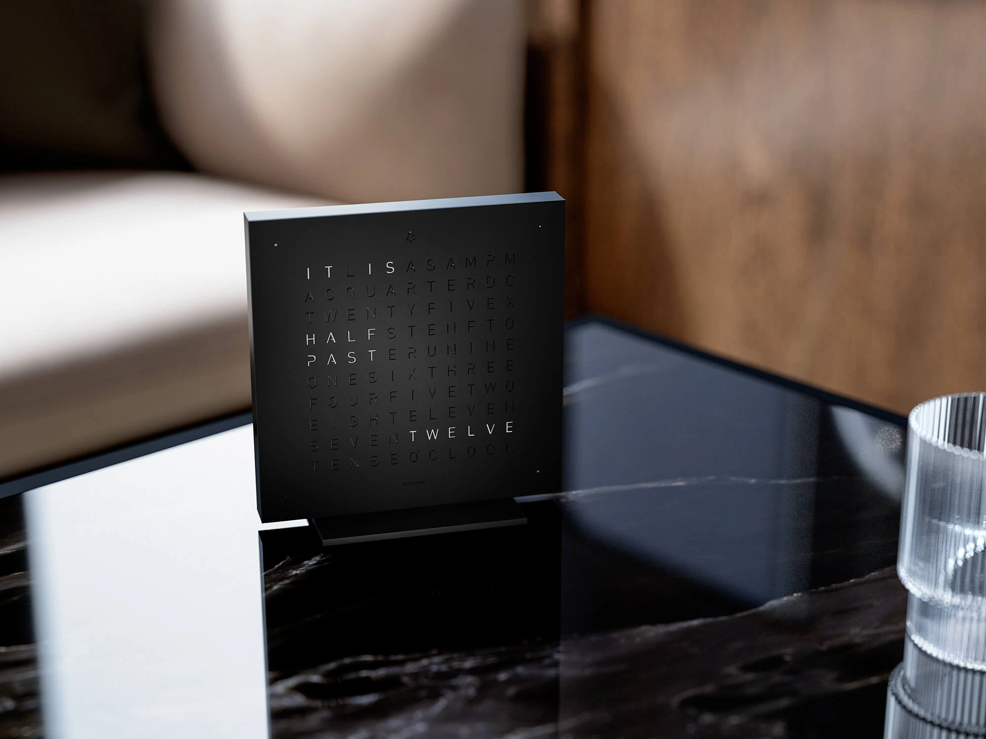 QLOCKTWO FRONTCOVER EARTH 13.5 | Deep Black