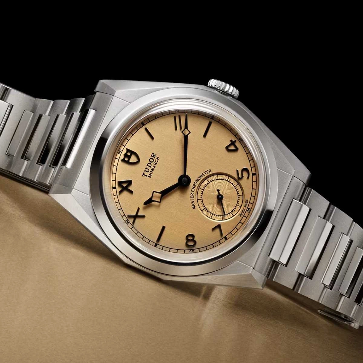 TUDOR Monarch