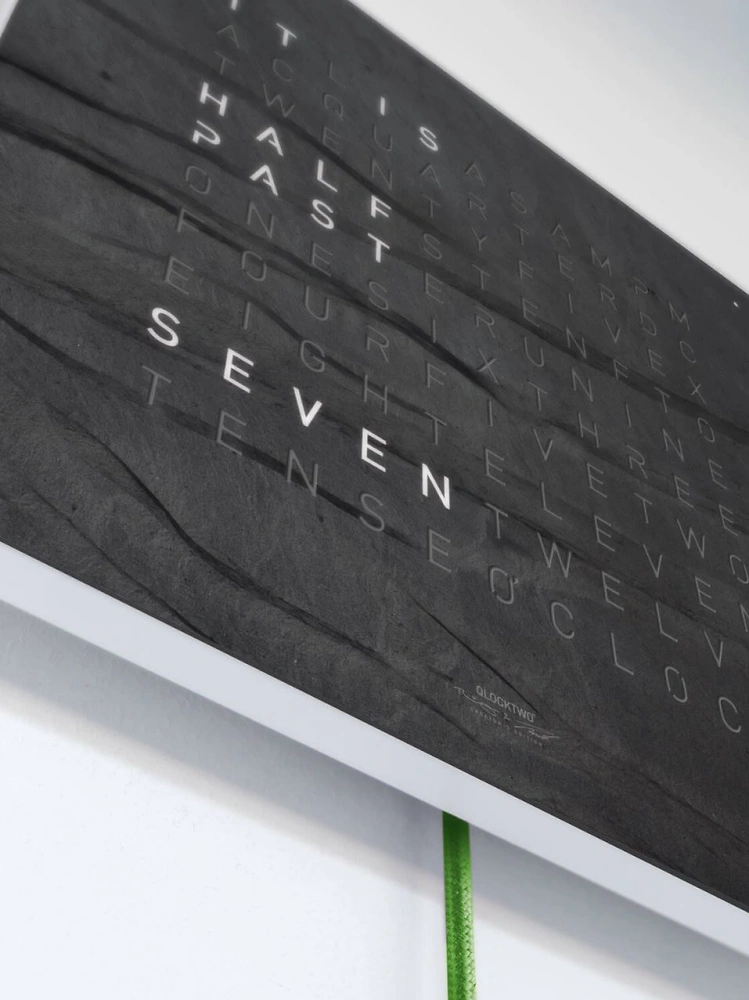 QLOCKTWO EARTH 45 | Metamorphite