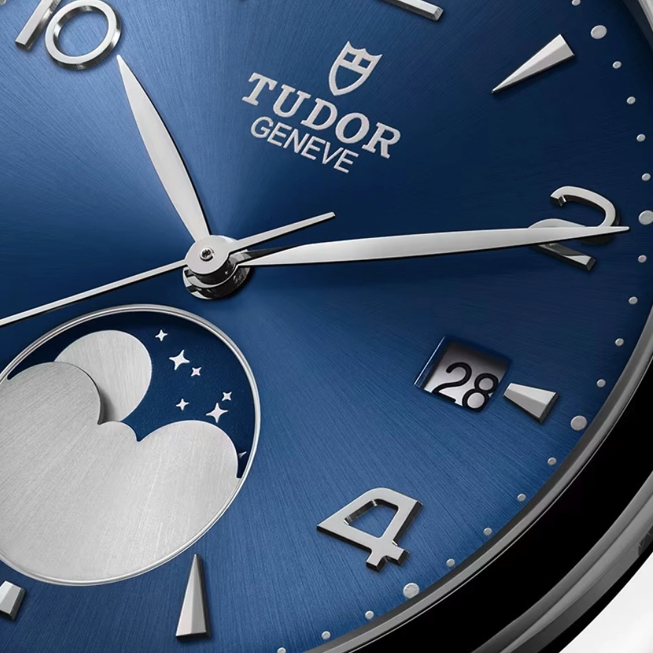 TUDOR 1926 | Luna