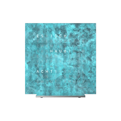 Die QLOCKTWO EARTH 13.5 in Vintage Copper ist in der Front Ansicht. Klare Linien, modernes Design und das ikonische Buchstabenraster, das die Uhrzeit in Worten darstellt.